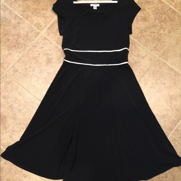 dressbarn Dresses & Skirts - DRESSBARN Black Dress